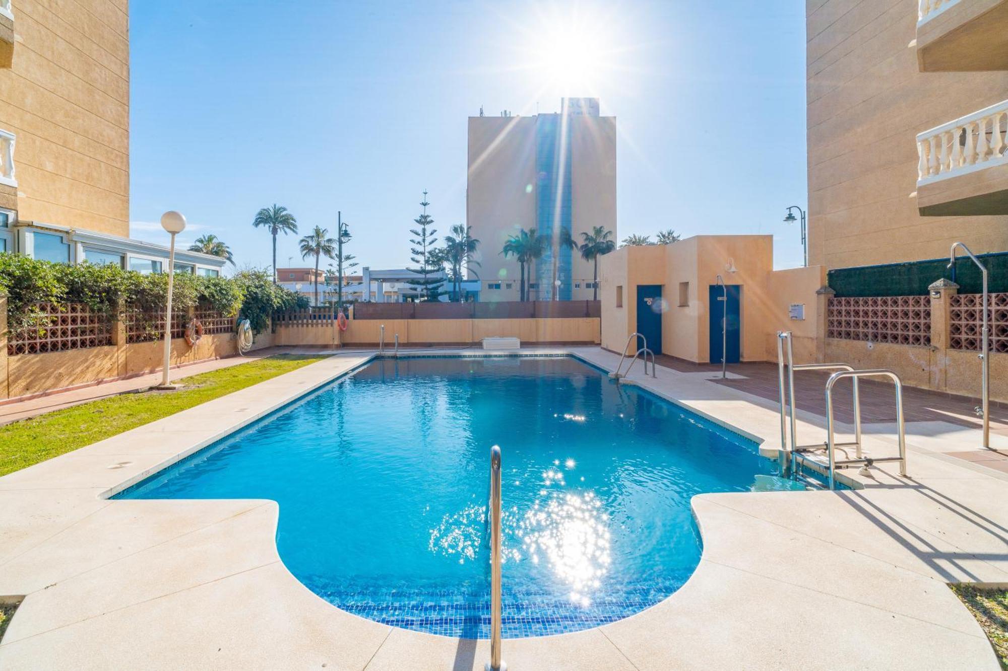 Casa Playa Guadalmar, Beautiful Apartment In Front Of The Sea, Wifi, Ac, Smart Tv, Private Parking 马拉加 外观 照片