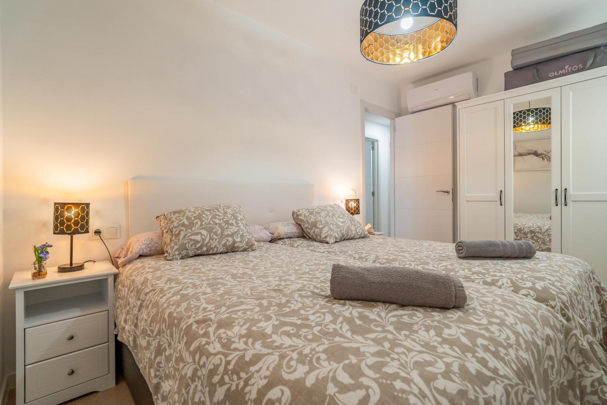 Casa Playa Guadalmar, Beautiful Apartment In Front Of The Sea, Wifi, Ac, Smart Tv, Private Parking 马拉加 外观 照片