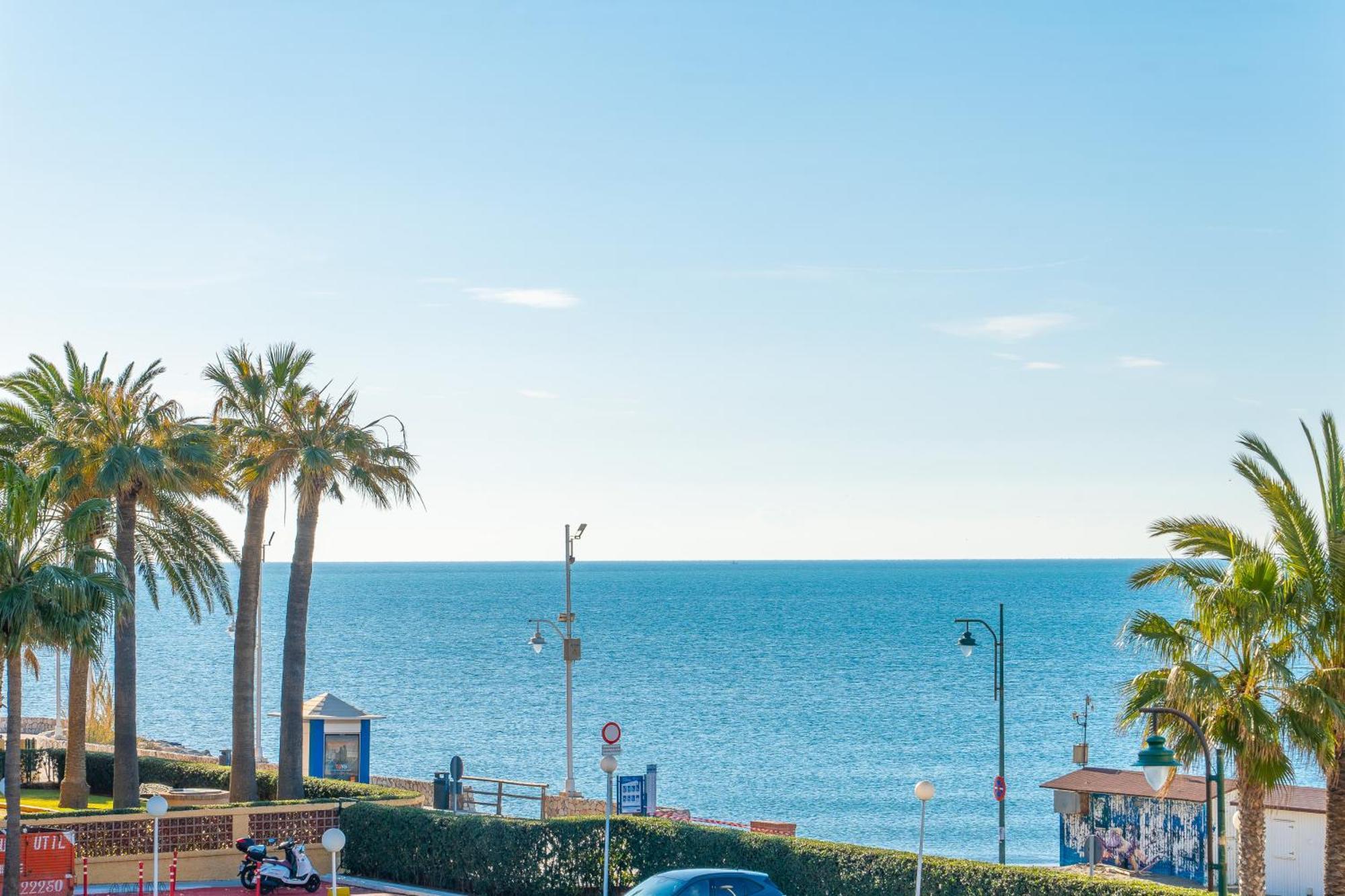 Casa Playa Guadalmar, Beautiful Apartment In Front Of The Sea, Wifi, Ac, Smart Tv, Private Parking 马拉加 外观 照片