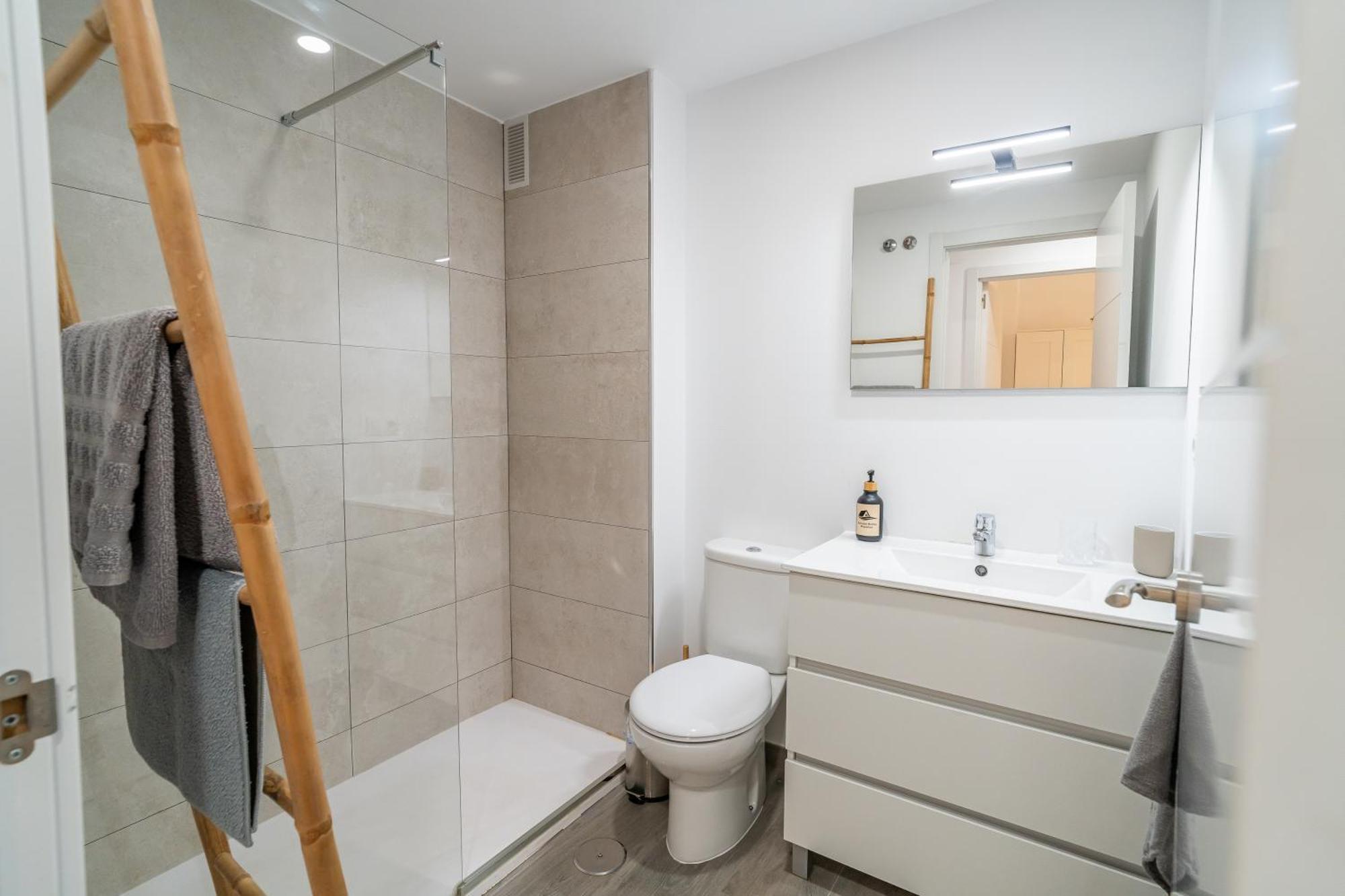 Casa Playa Guadalmar, Beautiful Apartment In Front Of The Sea, Wifi, Ac, Smart Tv, Private Parking 马拉加 外观 照片
