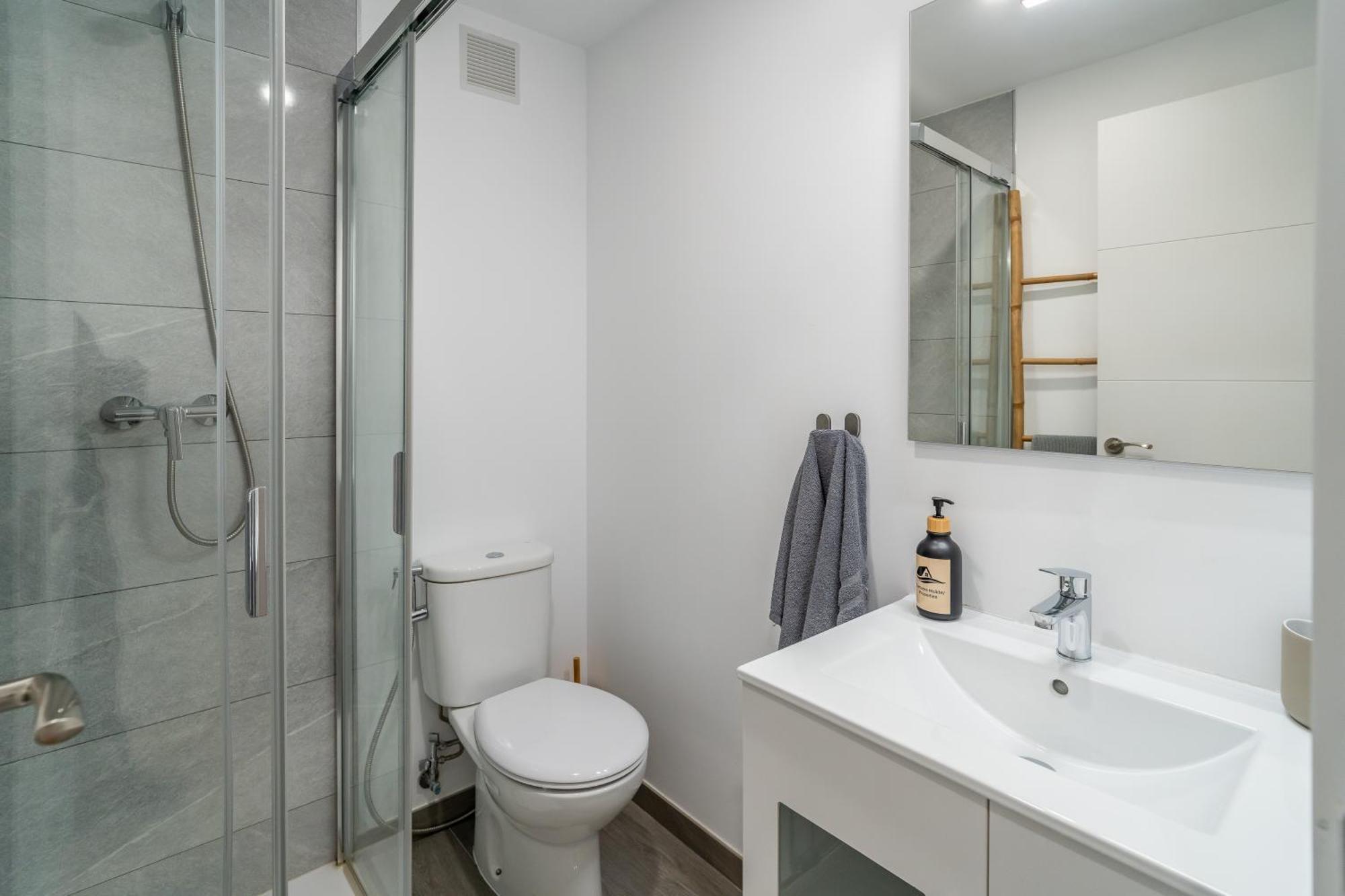 Casa Playa Guadalmar, Beautiful Apartment In Front Of The Sea, Wifi, Ac, Smart Tv, Private Parking 马拉加 外观 照片