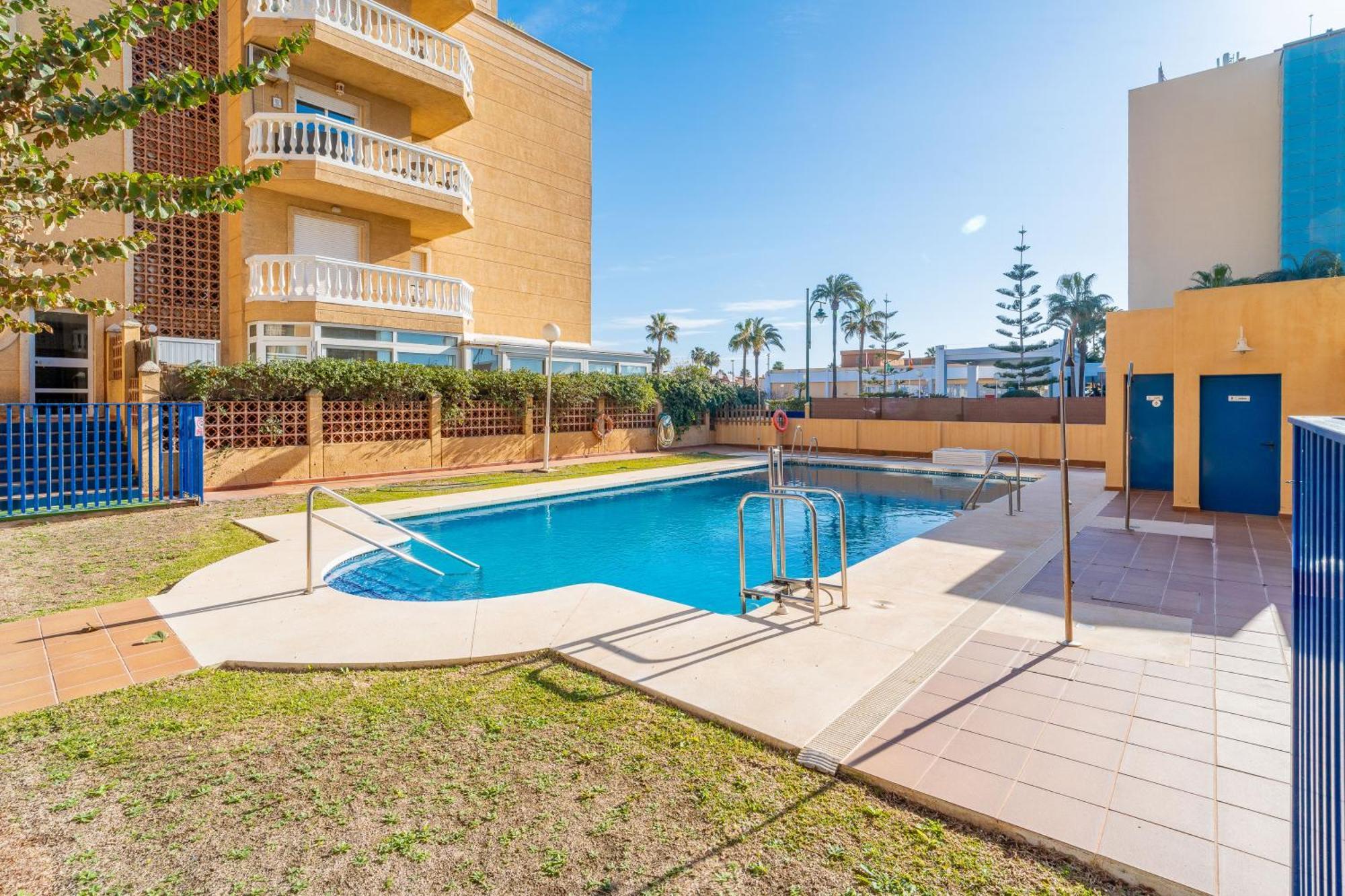 Casa Playa Guadalmar, Beautiful Apartment In Front Of The Sea, Wifi, Ac, Smart Tv, Private Parking 马拉加 外观 照片